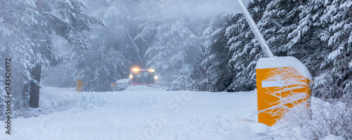 Foto Snow groomer snowcat ratrack machine preparing ski road slope for alpine skiing,