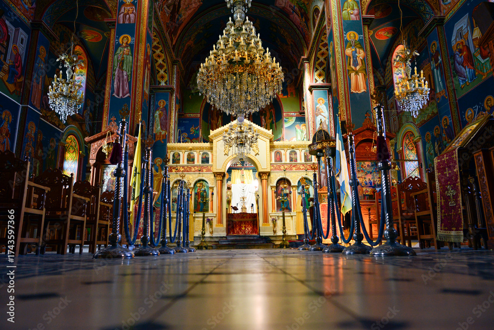 Fototapeta premium Innenansicht der St. Barbara Kirche in Kampos-Messenien (Kardamyli), Peleppones- Griechenland