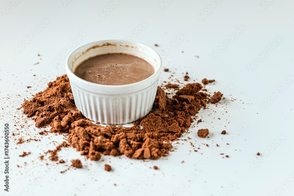 Obraz premium cocoa drink and cocoa powder on white background