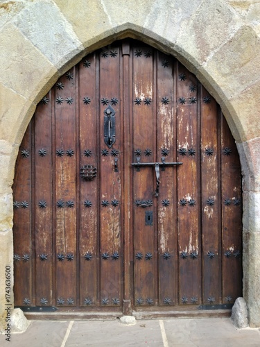 detalle de puerta de madera natigua