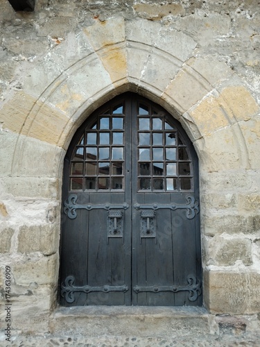 detalle de puerta de madera natigua