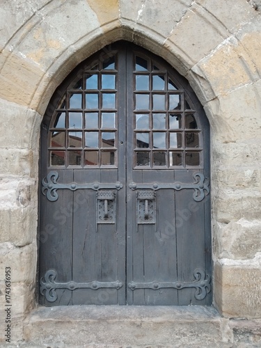 detalle de puerta de madera natigua