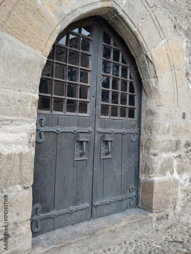detalle de puerta de madera natigua