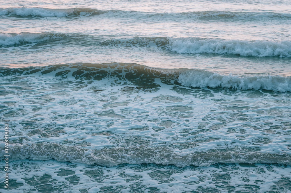 Fototapeta premium Seascape featuring rolling waves and foam