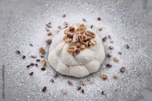 Delicious Light Meringue Tr...