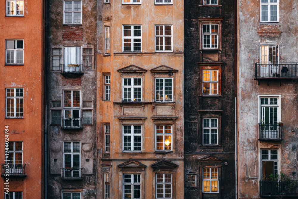 Fototapeta premium Numerous front-facing windows of a tall vintage-style building background