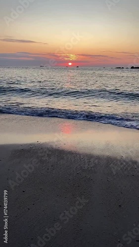 Coucher de soleil sur la côte bretonne.