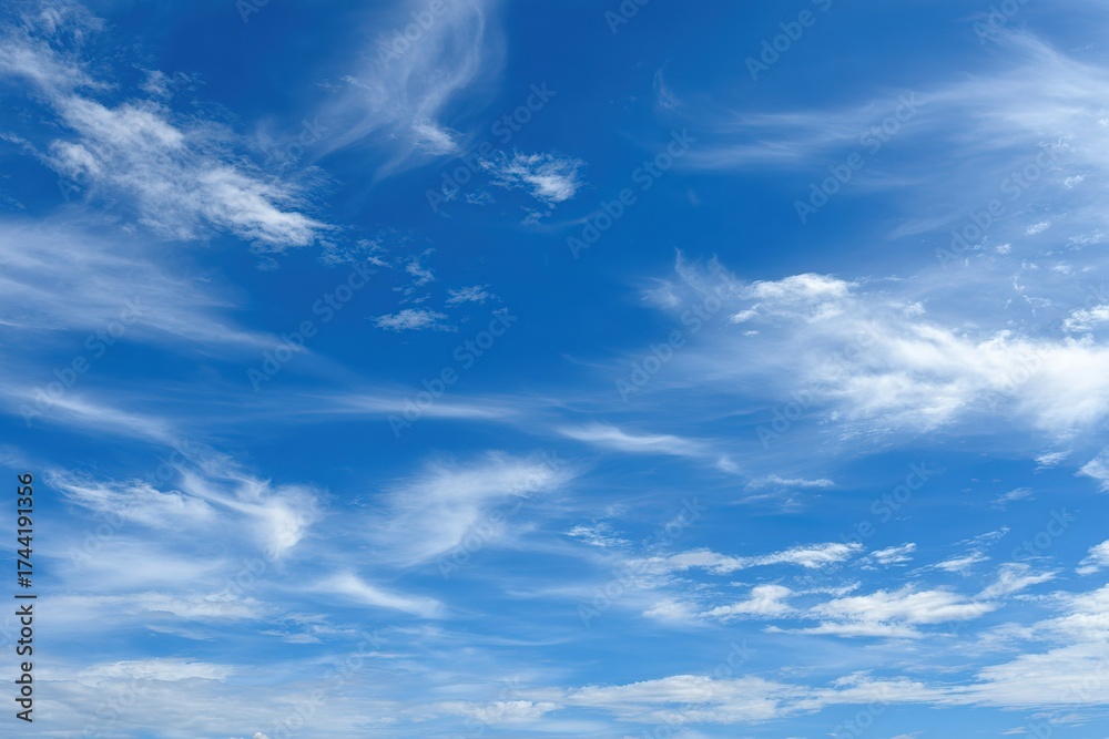 Obraz premium Bright blue sky with fluffy clouds and a peaceful atmosphere during midday light