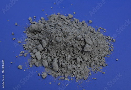 Zinc powder is a chemical element with the symbol Zn and atomic number 30.