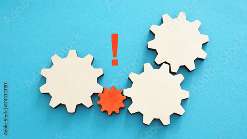 Gear mechanism with weak link. Teamwork failure.