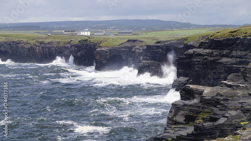 Brandung an den Klippen