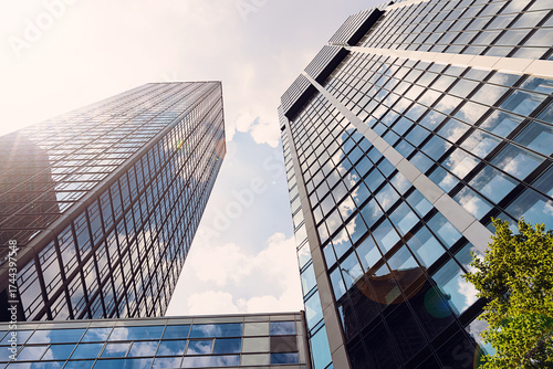 modern office buildingModerne Gebäude Sicht nach oben 
