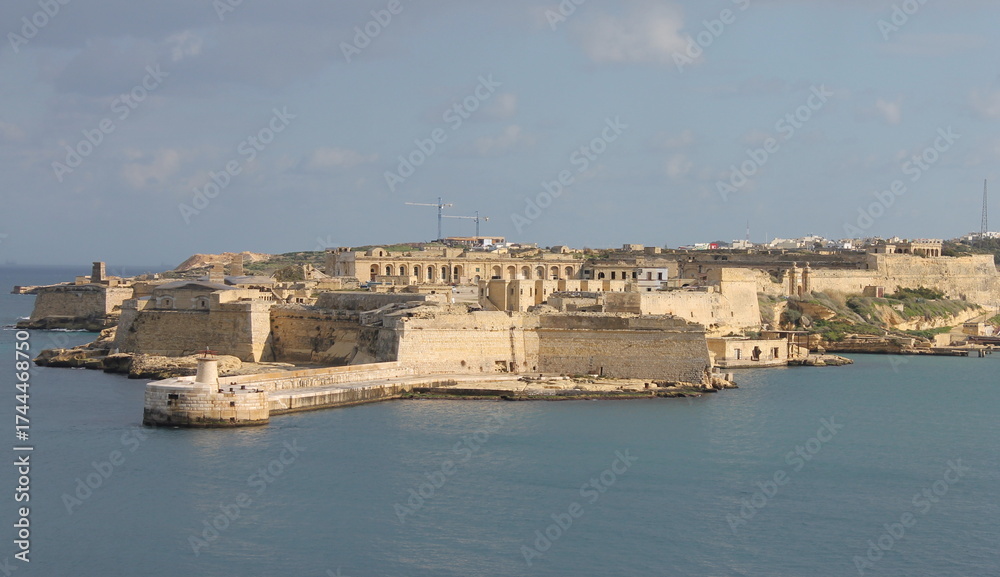 Obraz premium Fort Ricasoli and the Grand Harbour Malta from Valetta.