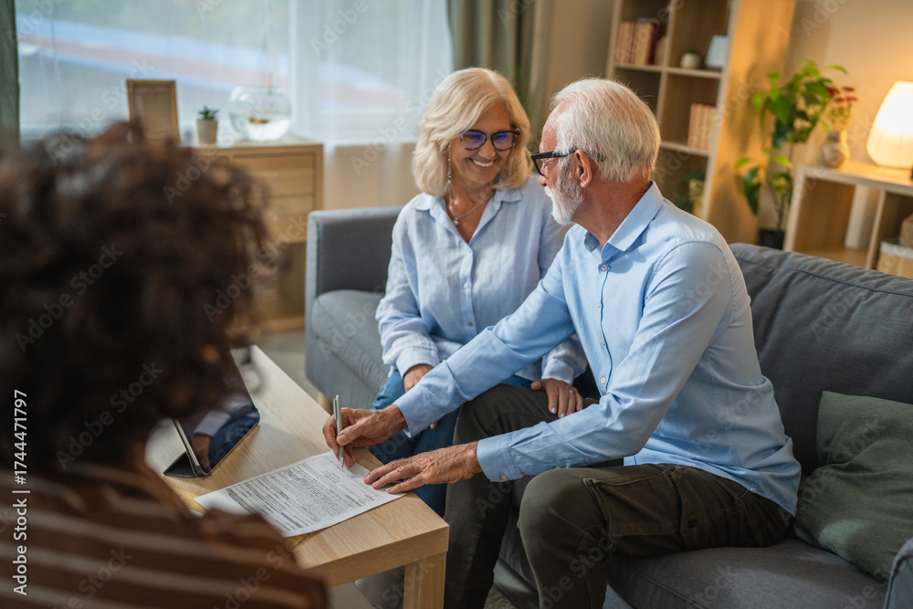 Φωτογραφία Senior couple sign insurance policy, contract to financial adviser at home