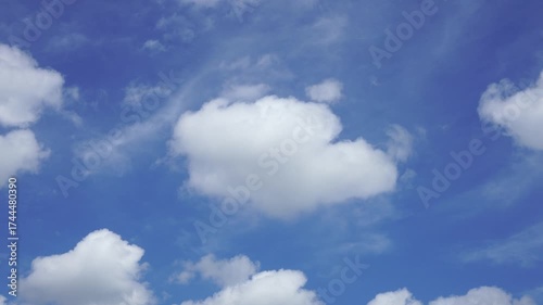 ぷかぷかと漂う雲