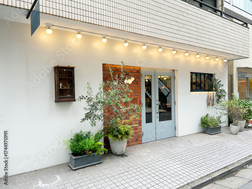 おしゃれな雰囲気のショップの外観