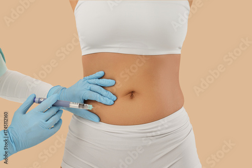 Doctor injecting woman on b...