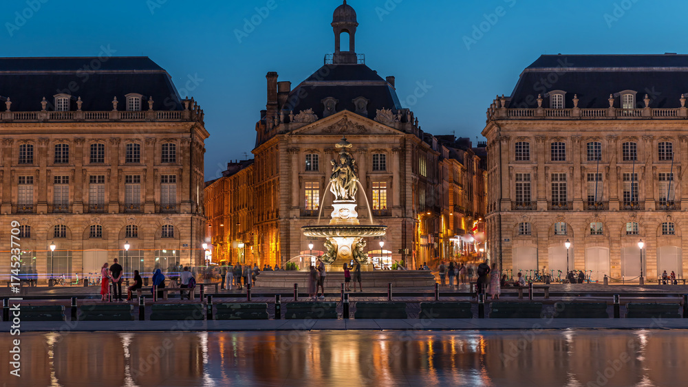 Fototapeta premium Place de la Bourse and Miroir d'eau day to night timelapse in Bordeaux, France