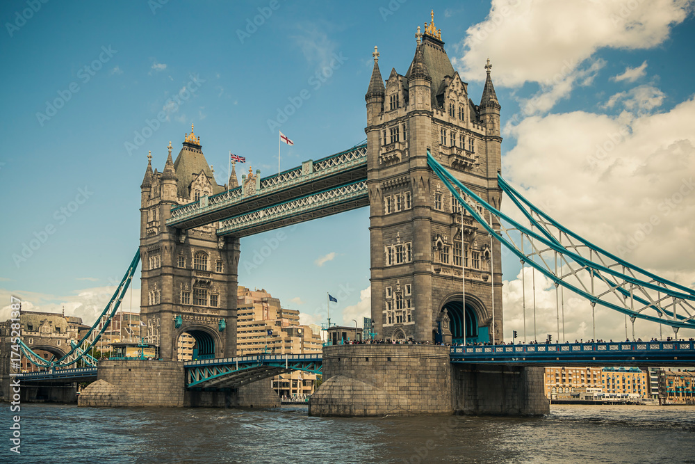 Obraz premium Tower Bridge and the River Thames in London, United Kingdom.