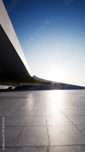 コンクリート建築と晴天と太陽の光の景色