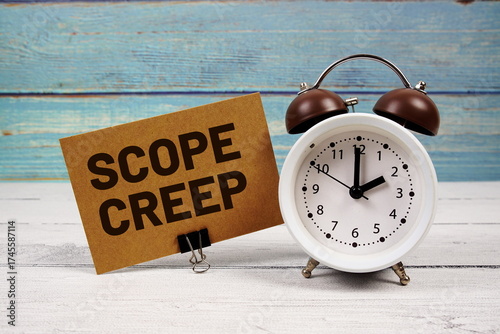 Billede på lærred Scope Creep text written on paper card with alarm clock on wooden background