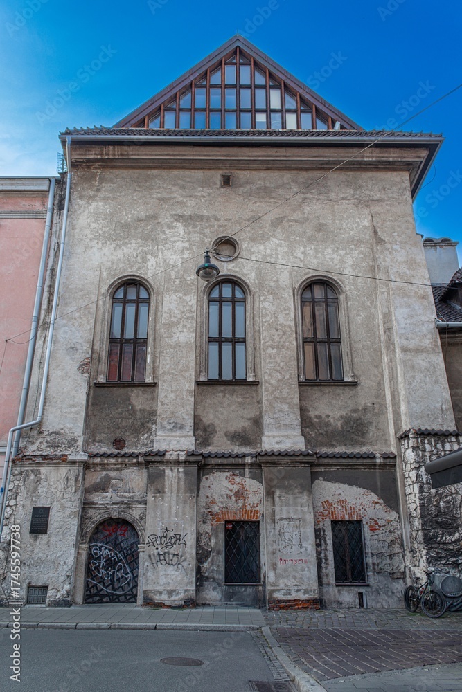 Fototapeta premium Front facade of High Synagogue (Synagoga Wysoka) in Kraków, Poland