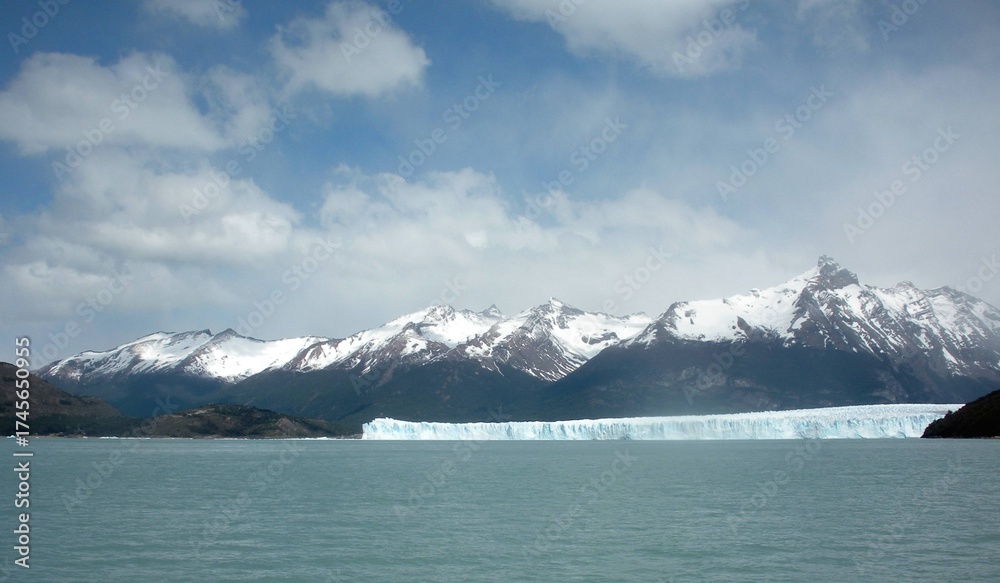 Fototapeta premium the glacier, blue icebergs and mountains of Patagonia, Argentina 