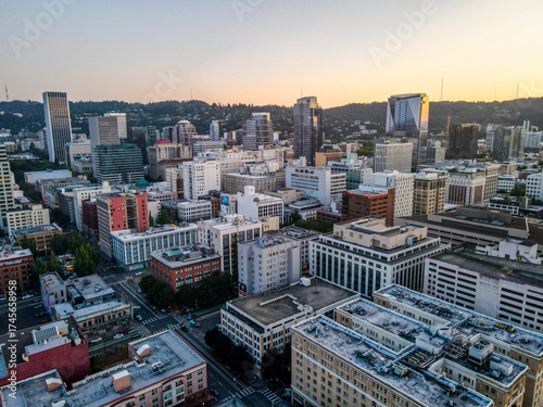 Obraz na plátne Aerial landscape of Central downtown Portland Willamette river city skyline summ