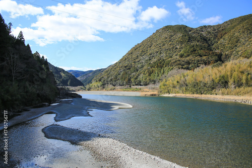 高知県越知町　片岡沈下橋から見た仁淀川