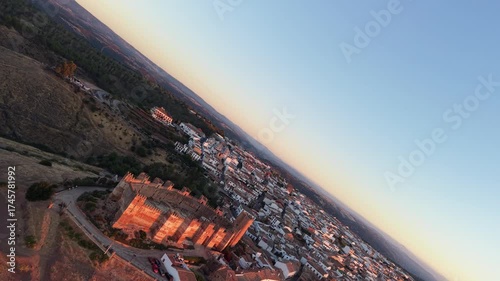 Atardecer en el castillo de Burgalimar en Baños de la Encina, Andalucía	