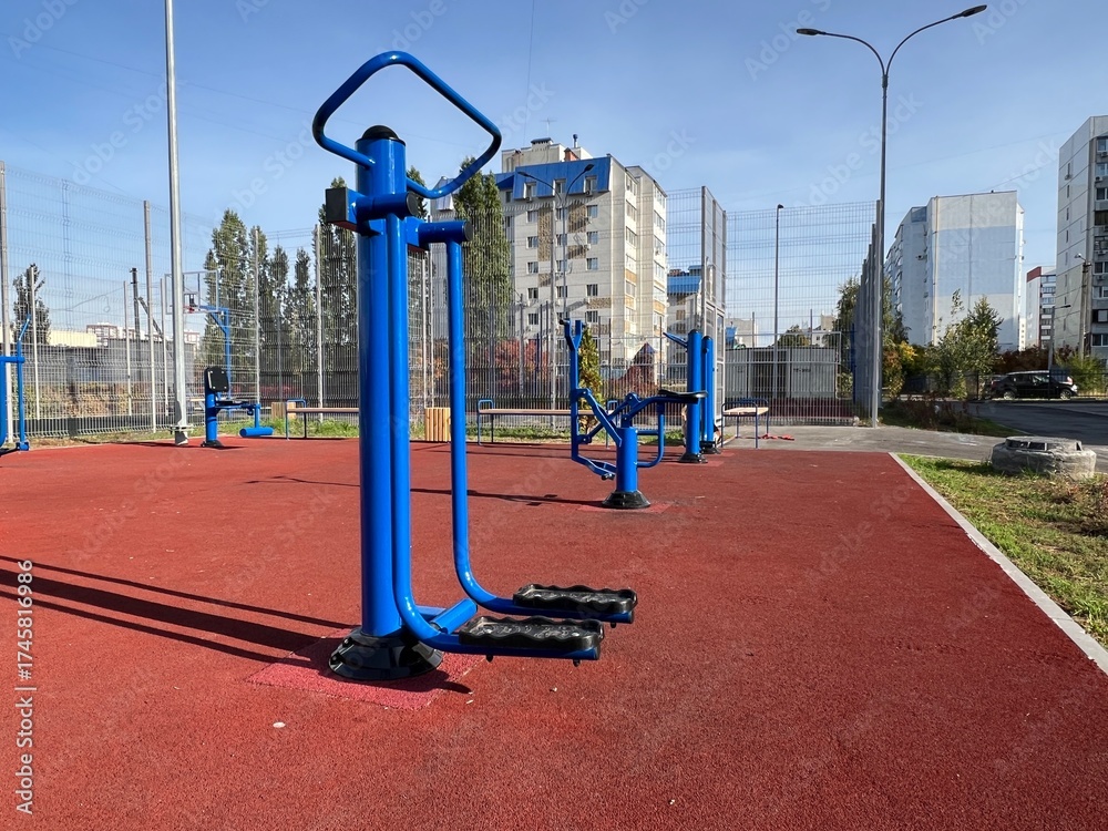 Fototapeta premium An outdoor fitness and training area with exercise equipment in a modern residential courtyard