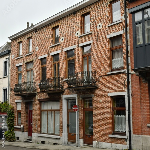 Ensemble de trois maisons traditionnelles du 19ème siècle à Nivelles 