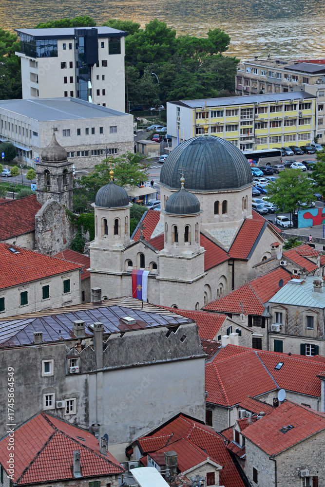 Obraz premium A view of the tourist town of Kotor in Montenegro