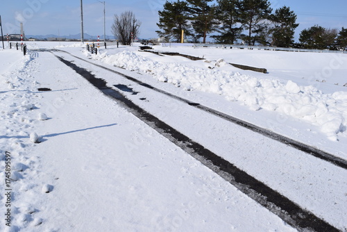 雪道のわだち ／ 日本有数の豪雪地帯 山形県庄内