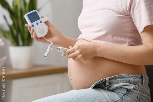 Young pregnant woman with f...