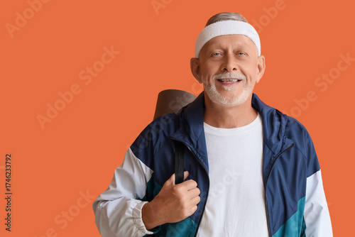 Portrait of sporty senior m...