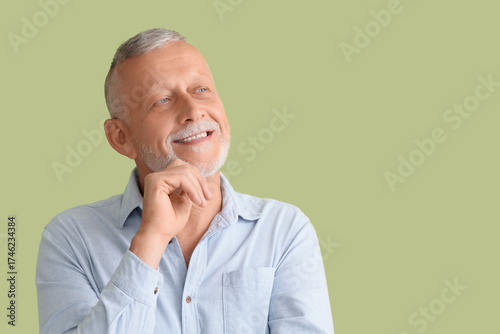 Portrait of senior man on g...