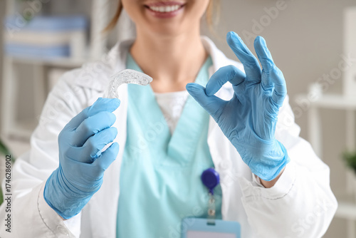 Female dentist with occlusa...