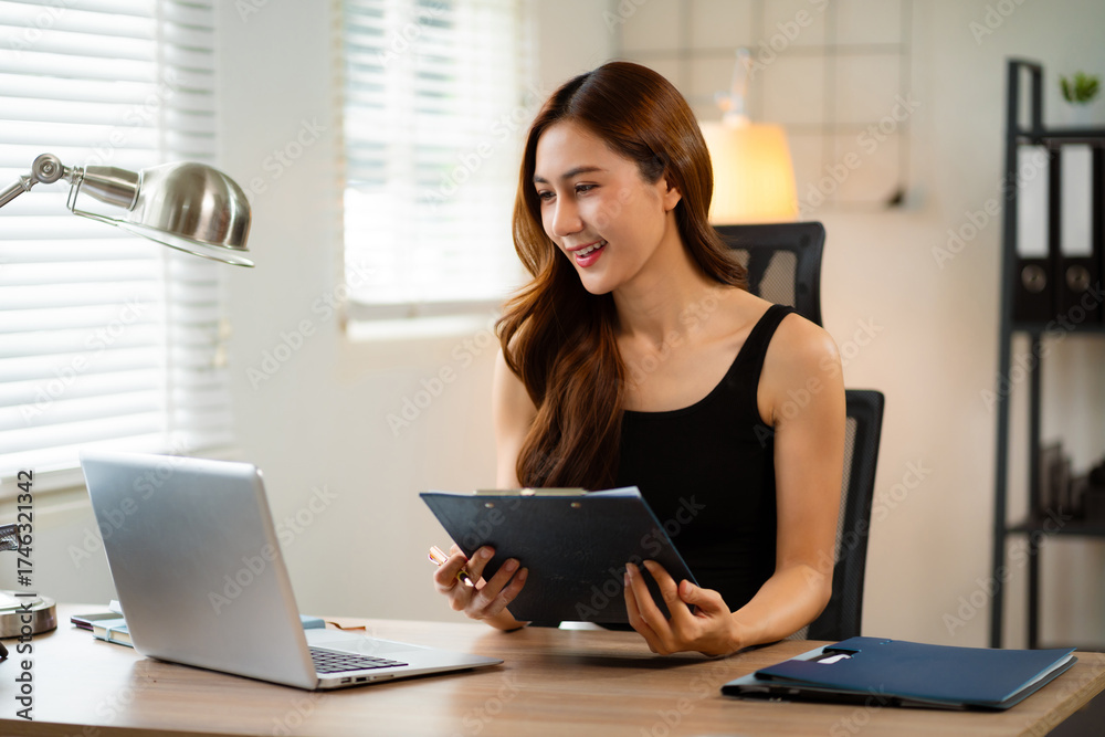 Fototapeta premium Business concepts, women working in the work area with tablet and data sheets at the desk