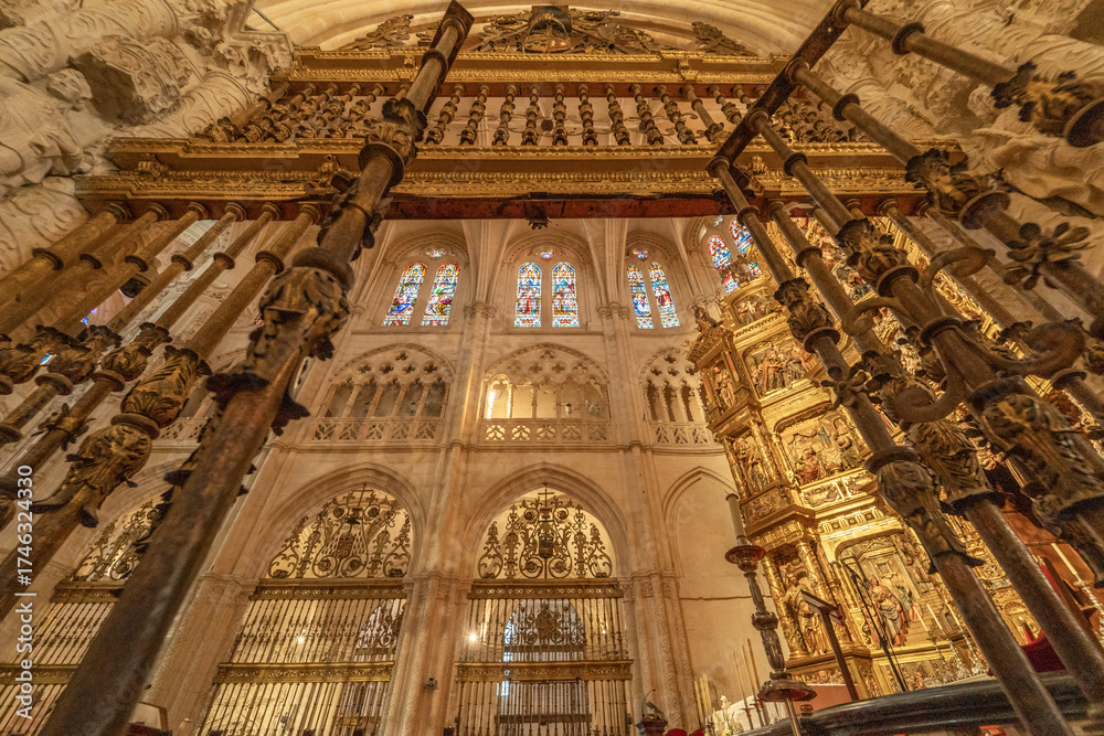 Obraz premium Ancient Gothic interior with stone sculpture and metal gate in Burgos Cathedral.