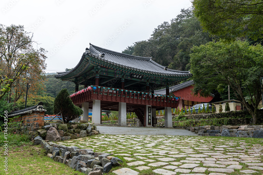 Obraz premium Gangcheonsa Buddhist Temple