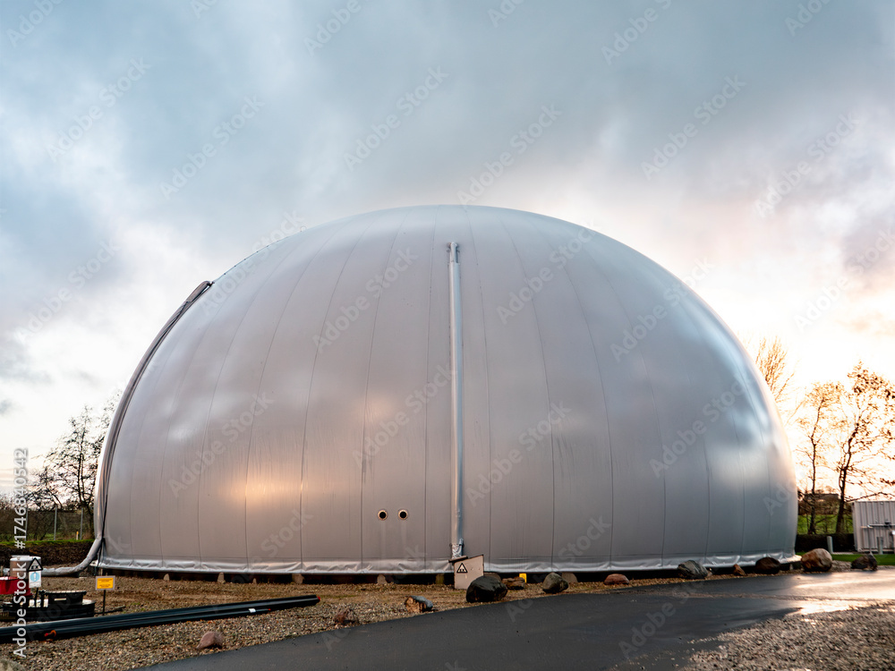 Obraz premium Close-up of a biogas storage dome at a Danish renewable energy plant, showing sustainable gas production and modern clean technology.