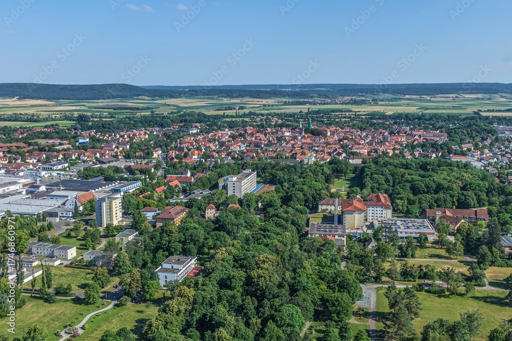 Naklejka premium Bad Windsheim rund um den Kurpark aus der Vogelperspektive