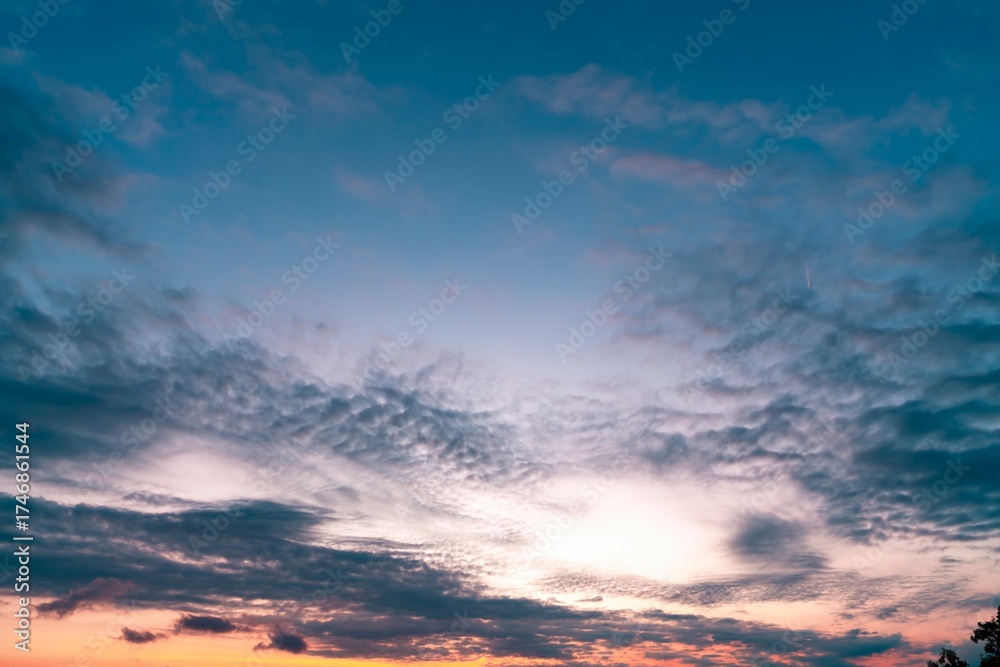 Obraz premium Sky with clouds on nature background above tropical beach at colorful sunset 4K