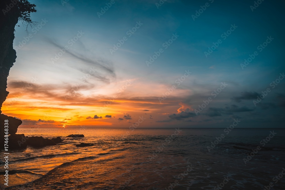 Obraz premium Sky with clouds above ocean