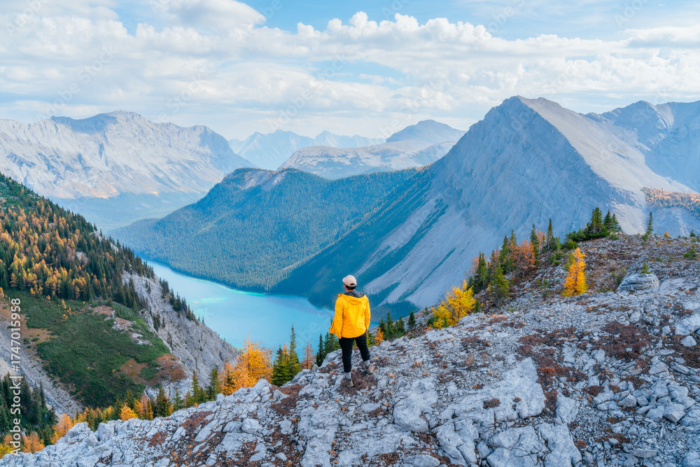 Fototapeta premium Pristine alpine lakes reflecting rugged mountain peaks at Wonder Pass, showcasing untouched wilderness, vibrant scenery, and the magic of high-elevation adventure. 