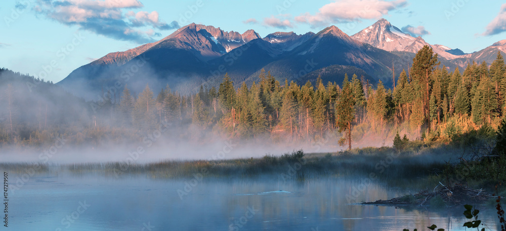 Naklejka premium Lake in Canada