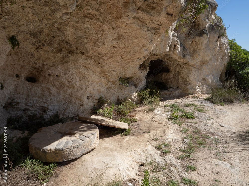 Obraz premium Parco naturale dei Mulini, public park with hot springs and dismantled system of grain mills at Bagno Vignoni, town in the province of Siena, Italy