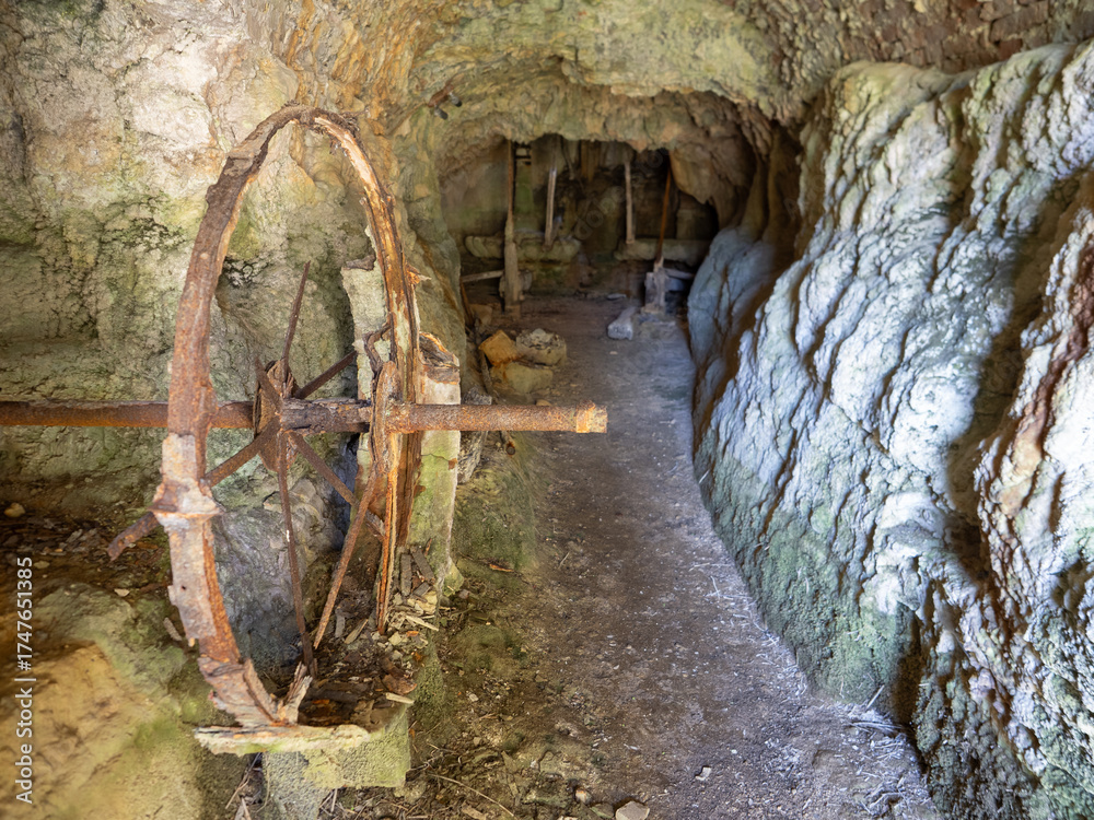 Obraz premium Parco naturale dei Mulini, public park with hot springs and dismantled system of grain mills at Bagno Vignoni, town in the province of Siena, Italy 
