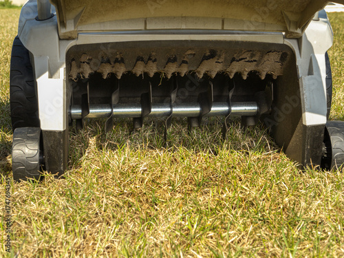 Closeup of lawn scarifier back showing scarifying mechanism